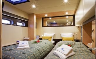 Twin cabin convertible in double bed