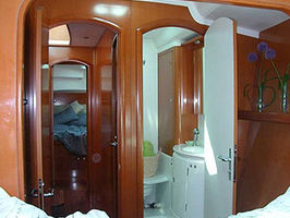 Guest cabin & bathroom