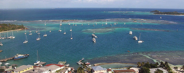 Яхты в порту Клифтон на острове Юнион. Гренадины.Крарибы