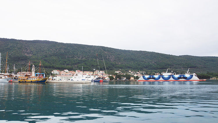 Городской причал - одно из мест стоянки яхт в городе Црес
