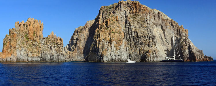 Якорная стоянка яхт под островом Басилуццо