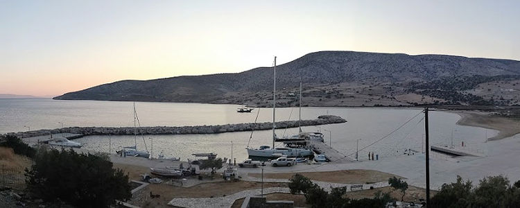 Бухта Каландо на юго-востоке острова Наксос. Киклады. Греция