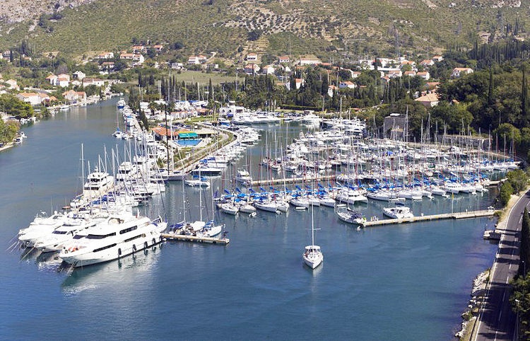 Яхты в ACI marina Dubrovnik. Хорватия