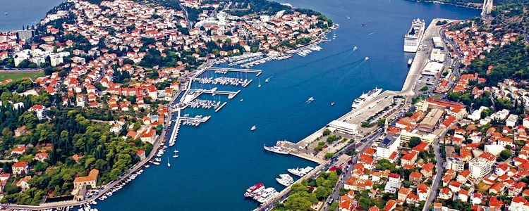 Панорама порта Дубровник. Хорватия