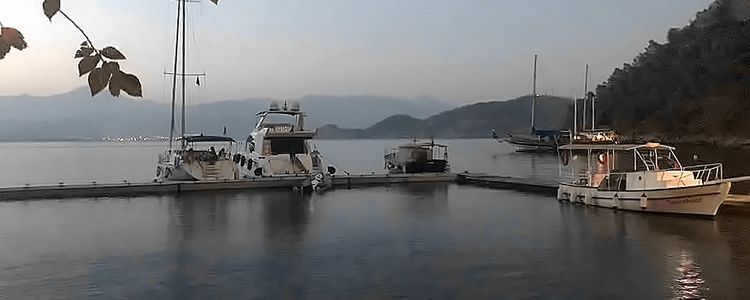 Яхты в бухте Пинаралти