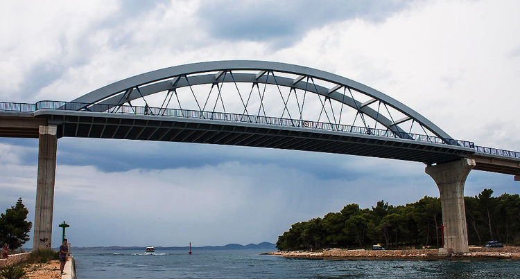 Мост, соединяющий острова Pasman и Ugljan