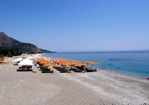 Великолепные пляжи Леонидии привлекают сюда туристов