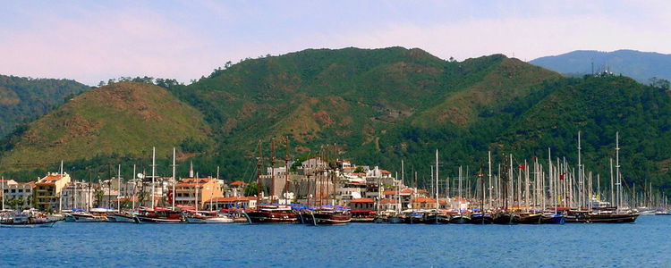 Яхты на набережной Мармариса. Турция
