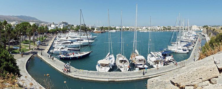 Кос - блихайший к Турции греческий остров , на котором есть яхтенная марина