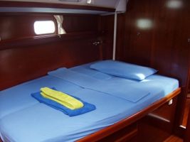 Queen size bed in master cabin at starboard