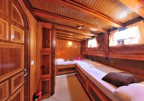 Triple cabin