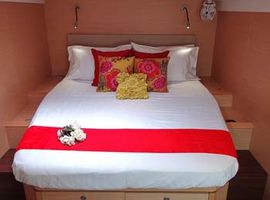 The Mid Starboard guest suite