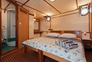 Double bed cabin