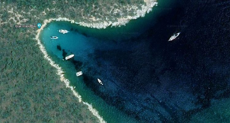 Южная бухта острова Орак на снимке из космоса