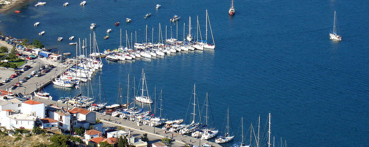 Cтоянки яхт в порту Скиатос