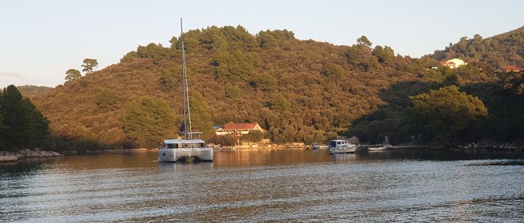 Якорная стоянка яхт в бухте Иструга (Istruga)