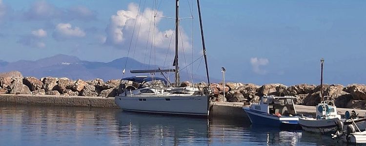 Стоянка яхт в фишпорту Агиос Антониос на острове Тилос
