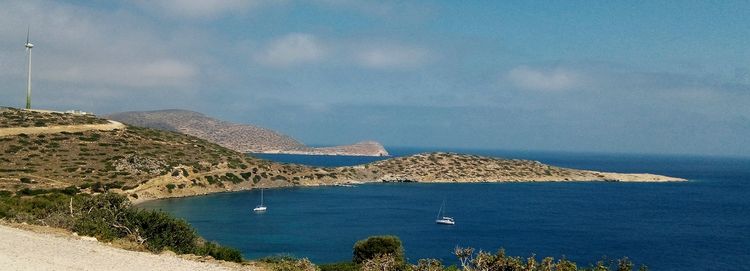 Якорная стоянка яхт в Агиос Антониос на острове Тилос