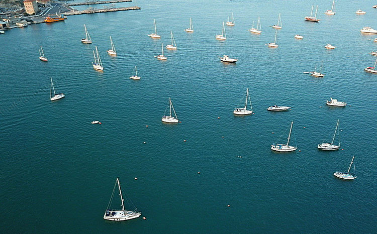 Яхты в бухте Портоферрайо. Остров Эльба. Италия