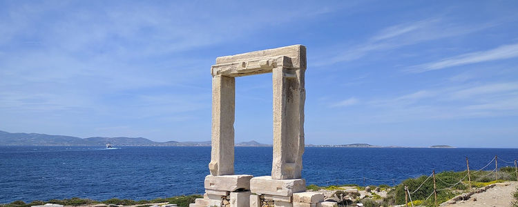 Врата Портара на острове Наксос