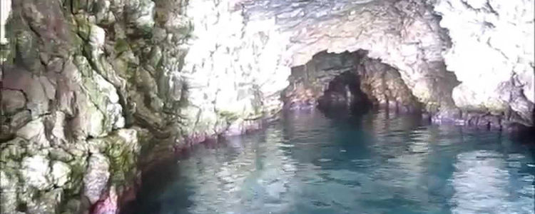 Пещера на острове Кастос