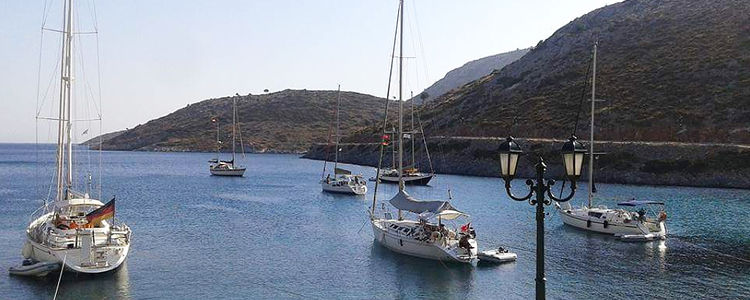 Якорная стоянка яхт у острова Агафониси