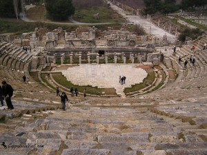 Театр Эфеса вмещавший до 25 тысяч зрителей