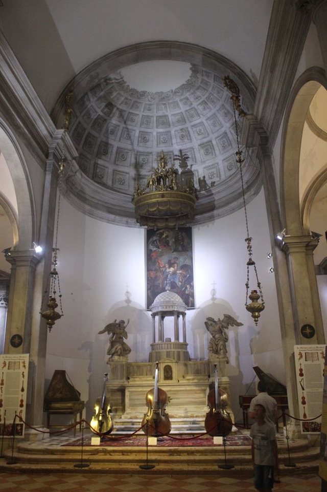 Церковь Сан-Маурицио.