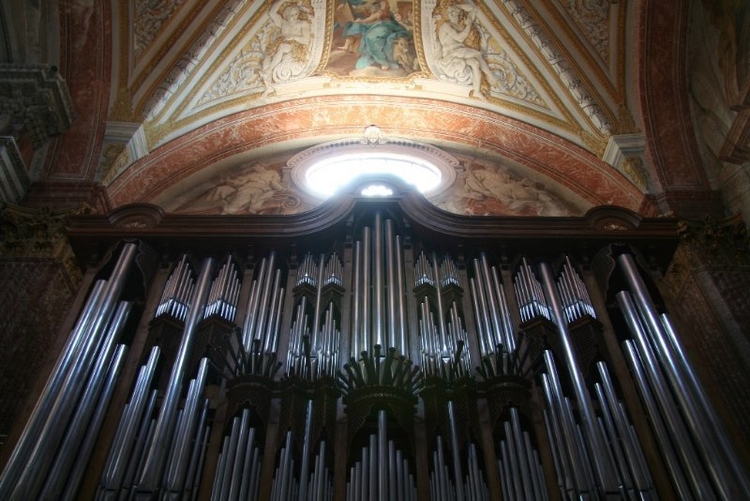 Церковный орган.