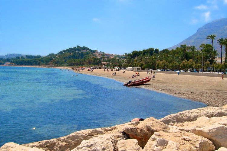 Пляж La Marineta Cassiana (фото: DubheYoshy)