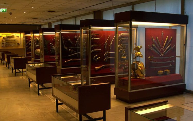 Коллекция оружия на выставке в Военном музее в Афинах Tilemahos Efthimiadis