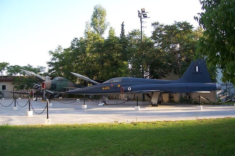 Самолёты – часть Военного музея под открытым небом в Афинах hdaniel