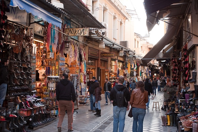 Улицы блошиного рынка Монастираки популярны среди туристов в Афинах Brian Jeffery Beggerly