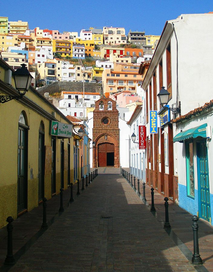 Церковь Iglesia de la Asuncion. Здесь Колумб молился об успехе своей экспедиции.