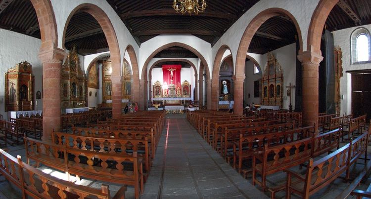 Внутреннее убранство церкви Iglesia de la Asuncion.