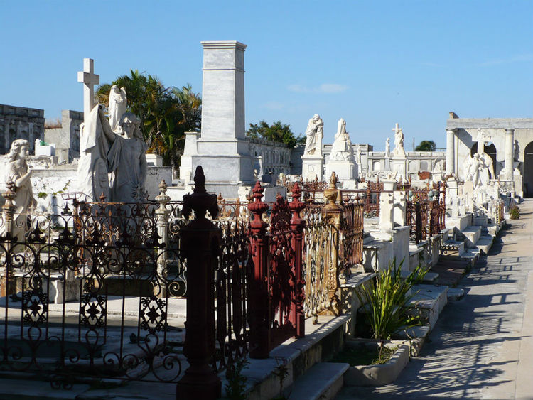 Кладбище Ла Рейна (Cementerio de La Reina)
