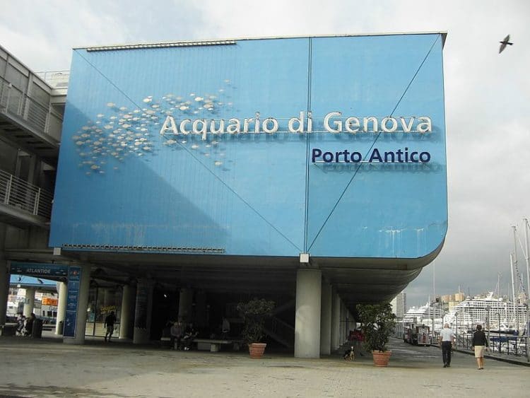 Фасад здания самого крупного Аквариума Италии в Генуе kajikawa