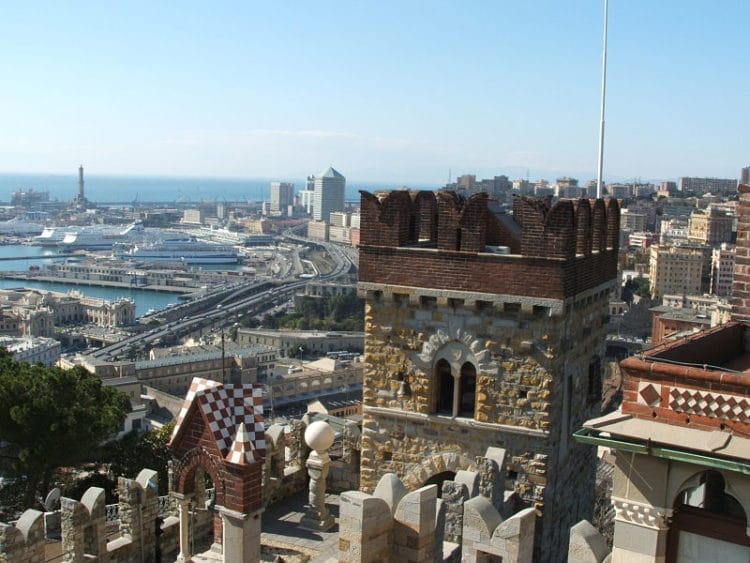Потрясающий вид на город и Лигурийское море из замка Д’Альбертис Twice25 e Rinina25