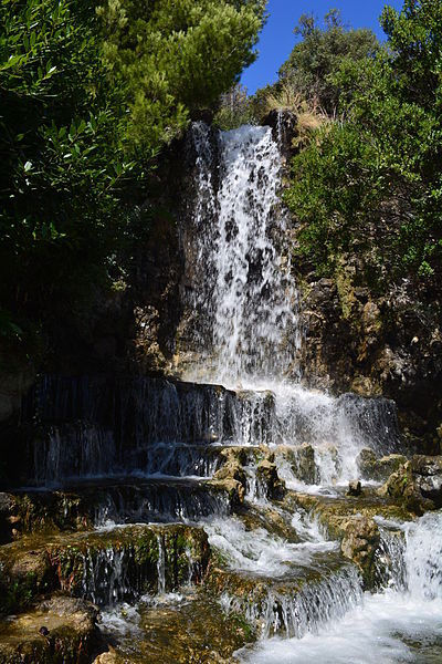 Каскадный водопад в парке Виллета-Ди-Негро Alessandro.di