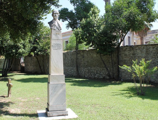 Статуя генерала Никитаса Делигиоргиса