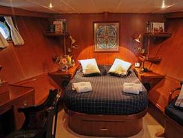 Master Cabin King Bed